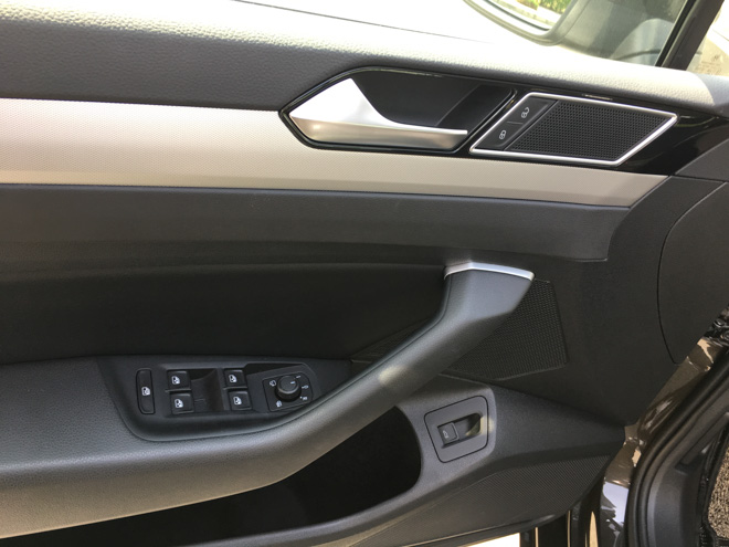 Soi chi tiết Volkswagen Passat 2018 giá 1,4 tỷ đồng: Đối thủ Toyota Camry